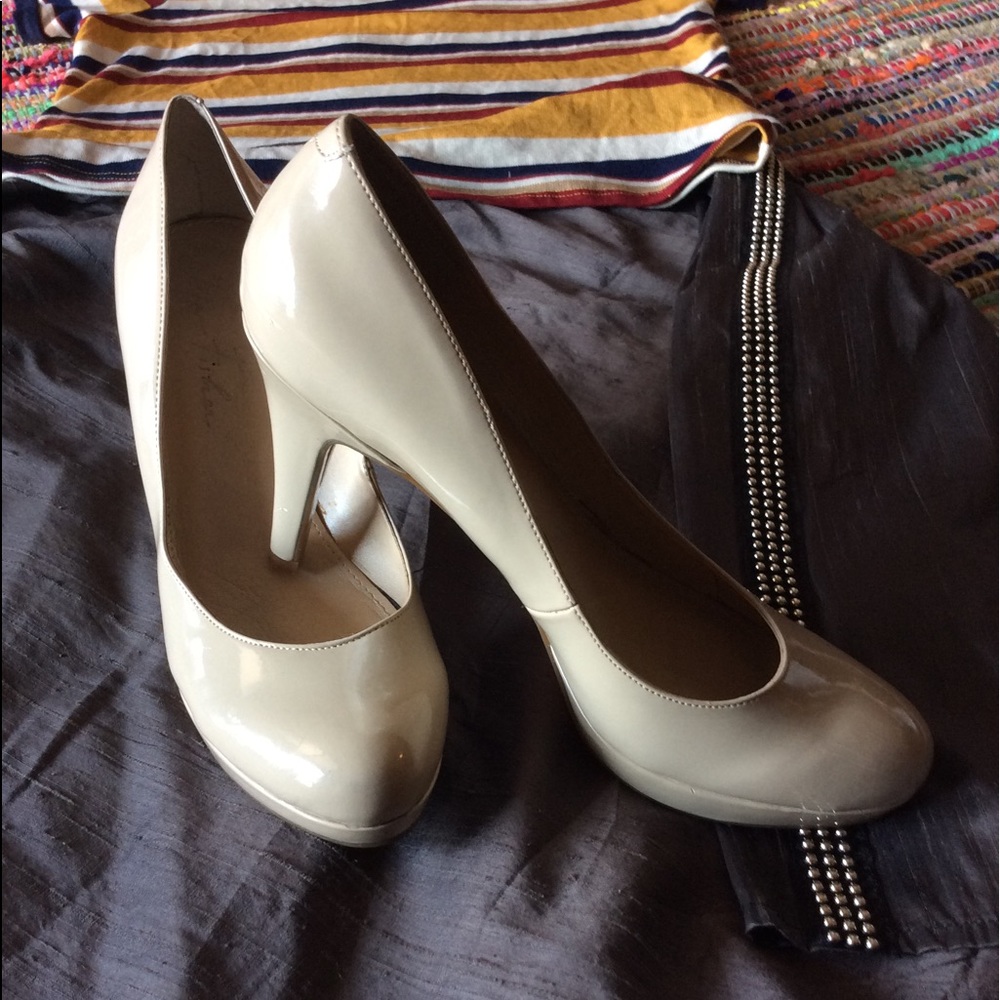 🐘Marc Fisher Platform Beige Nude Heels Sz 7.5 🐘